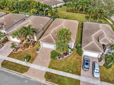 Great home in popular Aberdeen Country Club! 2 bedroom plus on Aberdeen Golf and Country Club in Florida - for sale on GolfHomes.com, golf home, golf lot
