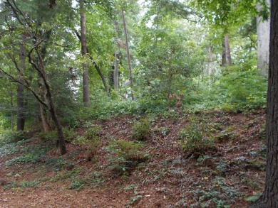 This .25 acre lot is located in the highly desirable Beverly on Asheville Municipal Golf Course in North Carolina - for sale on GolfHomes.com, golf home, golf lot
