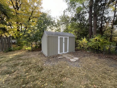 Welcome home to this beautifully maintained 2-story property in on Lee Park Golf Course in South Dakota - for sale on GolfHomes.com, golf home, golf lot