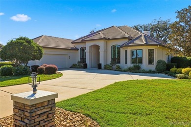Vacant and move in ready: Meticulously Maintained Home in on Black Diamond Ranch Golf Course in Florida - for sale on GolfHomes.com, golf home, golf lot
