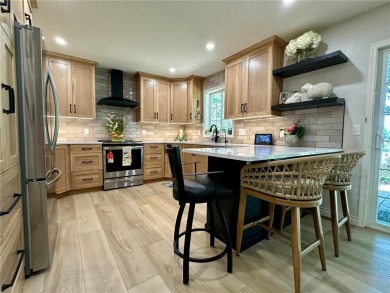 Beautifully Renovated 2 Bed / 2 Bath Condo on Worthington on Worthington Country Club in Minnesota - for sale on GolfHomes.com, golf home, golf lot