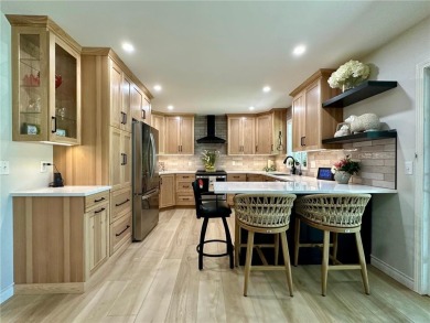 Beautifully Renovated 2 Bed / 2 Bath Condo on Worthington on Worthington Country Club in Minnesota - for sale on GolfHomes.com, golf home, golf lot