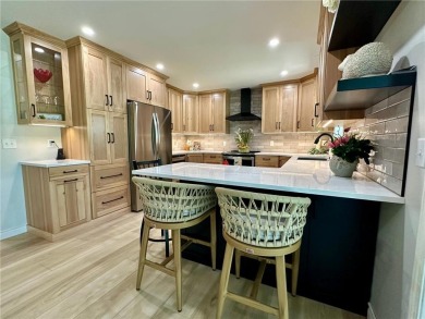 Beautifully Renovated 2 Bed / 2 Bath Condo on Worthington on Worthington Country Club in Minnesota - for sale on GolfHomes.com, golf home, golf lot