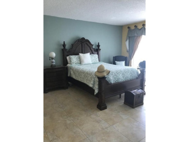 Great ''All Ages'' 2 bed 2 bath villa with 1440 sqft under air on Delray Beach Golf Club in Florida - for sale on GolfHomes.com, golf home, golf lot