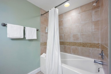 WELCOME TO THE GRAND SANDESTIN! This inviting 1-bedroom on Sandestin Golf and Beach Resort - Raven in Florida - for sale on GolfHomes.com, golf home, golf lot