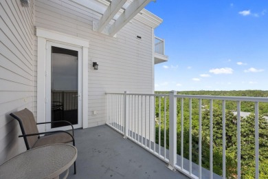 WELCOME TO THE GRAND SANDESTIN! This inviting 1-bedroom on Sandestin Golf and Beach Resort - Raven in Florida - for sale on GolfHomes.com, golf home, golf lot
