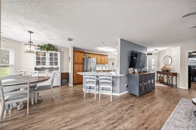 Beautifully updated home in On Top of the World with a FLEX on On Top of the World Golf Course in Florida - for sale on GolfHomes.com, golf home, golf lot