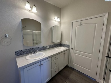 MLS# 284950 Enjoy all of the convenience of single level living on Colfax Golf Club in Washington - for sale on GolfHomes.com, golf home, golf lot