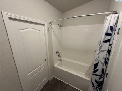 MLS# 284950 Enjoy all of the convenience of single level living on Colfax Golf Club in Washington - for sale on GolfHomes.com, golf home, golf lot