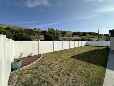 MLS# 284950 Enjoy all of the convenience of single level living on Colfax Golf Club in Washington - for sale on GolfHomes.com, golf home, golf lot