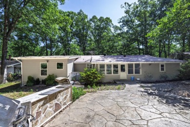 Don't miss this one!  Large living room with picture window and on Cortez Golf Course in Arkansas - for sale on GolfHomes.com, golf home, golf lot