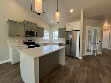 It's a beautiful life in this spacious single level townhouse! on Village Greens Golf Club in Montana - for sale on GolfHomes.com, golf home, golf lot