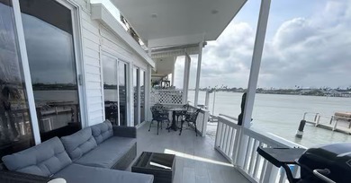 Recently remodeled & fully furnished cottage home with a deck at on Long Island Golf Course in Texas - for sale on GolfHomes.com, golf home, golf lot