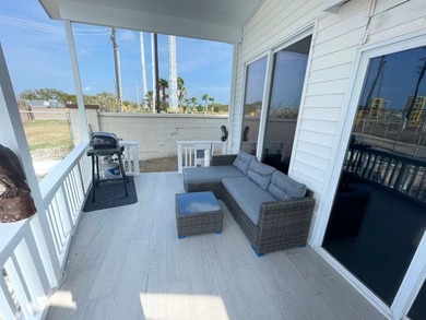 Recently remodeled & fully furnished cottage home with a deck at on Long Island Golf Course in Texas - for sale on GolfHomes.com, golf home, golf lot