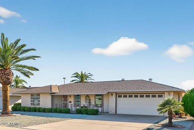 GREAT LOCATION AND SENSATIONALLY MAINTAINED! This Sun City Gem on Sun City Lakes West and East in Arizona - for sale on GolfHomes.com, golf home, golf lot