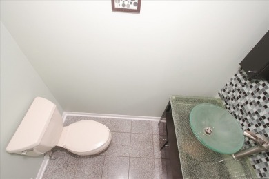 END UNIT, BACKS TO GOLF COURSE! 2 BED, 2.1 BATH TOWNHOME WITH on Palatine Hills Golf Course in Illinois - for sale on GolfHomes.com, golf home, golf lot