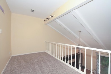 END UNIT, BACKS TO GOLF COURSE! 2 BED, 2.1 BATH TOWNHOME WITH on Palatine Hills Golf Course in Illinois - for sale on GolfHomes.com, golf home, golf lot