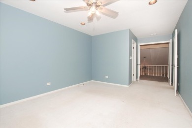 END UNIT, BACKS TO GOLF COURSE! 2 BED, 2.1 BATH TOWNHOME WITH on Palatine Hills Golf Course in Illinois - for sale on GolfHomes.com, golf home, golf lot