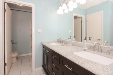 END UNIT, BACKS TO GOLF COURSE! 2 BED, 2.1 BATH TOWNHOME WITH on Palatine Hills Golf Course in Illinois - for sale on GolfHomes.com, golf home, golf lot