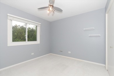END UNIT, BACKS TO GOLF COURSE! 2 BED, 2.1 BATH TOWNHOME WITH on Palatine Hills Golf Course in Illinois - for sale on GolfHomes.com, golf home, golf lot