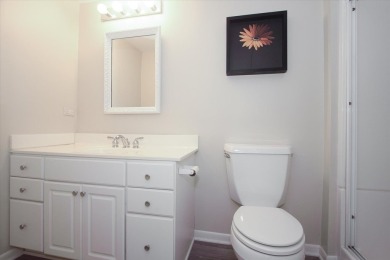 END UNIT, BACKS TO GOLF COURSE! 2 BED, 2.1 BATH TOWNHOME WITH on Palatine Hills Golf Course in Illinois - for sale on GolfHomes.com, golf home, golf lot