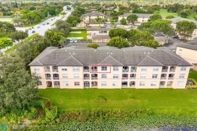 This fully updated 2/2 + DEN Wellington Condo is a homeowners on Greenview Cove Golf Club in Florida - for sale on GolfHomes.com, golf home, golf lot