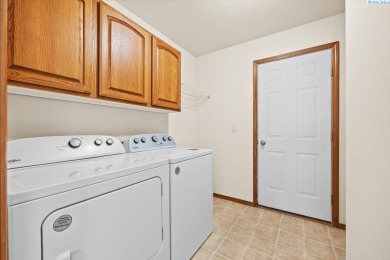 MLS# 284963 Welcome to this super cute and cozy home in a gated on Sun Willows in Washington - for sale on GolfHomes.com, golf home, golf lot