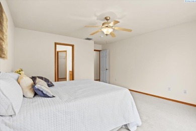MLS# 284963 Welcome to this super cute and cozy home in a gated on Sun Willows in Washington - for sale on GolfHomes.com, golf home, golf lot