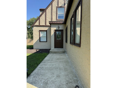 This Crete IL. BEAUTY is ready to for the perfect new owners! on Lincoln Oaks Golf Course in Illinois - for sale on GolfHomes.com, golf home, golf lot