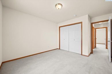 MLS# 284963 Welcome to this super cute and cozy home in a gated on Sun Willows in Washington - for sale on GolfHomes.com, golf home, golf lot