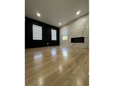 This Crete IL. BEAUTY is ready to for the perfect new owners! on Lincoln Oaks Golf Course in Illinois - for sale on GolfHomes.com, golf home, golf lot