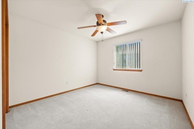 MLS# 284963 Welcome to this super cute and cozy home in a gated on Sun Willows in Washington - for sale on GolfHomes.com, golf home, golf lot