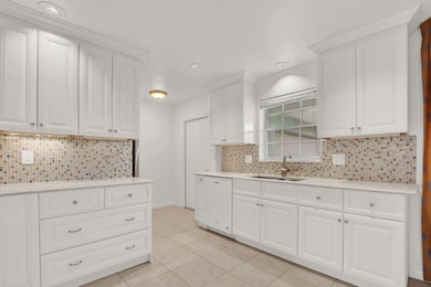 Solid  CBS pool home on desirable .25 acre corner lot just one on Turtle Creek Club in Florida - for sale on GolfHomes.com, golf home, golf lot