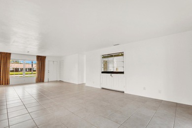 Solid  CBS pool home on desirable .25 acre corner lot just one on Turtle Creek Club in Florida - for sale on GolfHomes.com, golf home, golf lot