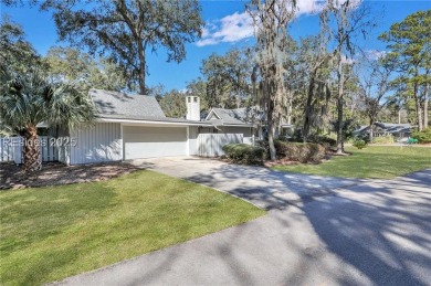 Located in the heart of Sea Pines, 2 Heritage Rd offers prime on Harbour Town Golf Links in South Carolina - for sale on GolfHomes.com, golf home, golf lot