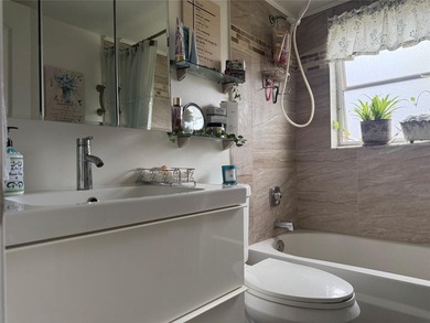 Well maintained condo 1 bedroom, 1 bath. First floor and corner on Sunrise Lakes Phase III in Florida - for sale on GolfHomes.com, golf home, golf lot