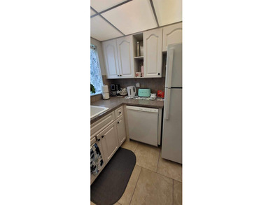 Well maintained condo 1 bedroom, 1 bath. First floor and corner on Sunrise Lakes Phase III in Florida - for sale on GolfHomes.com, golf home, golf lot