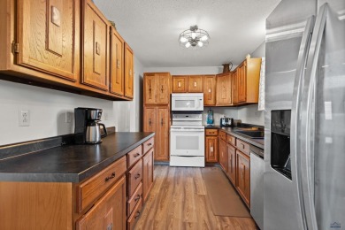 TURNKEY CABIN RETREAT. This three-level cabin sits in the pines on  in South Dakota - for sale on GolfHomes.com, golf home, golf lot