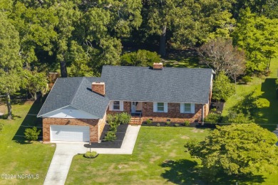 Splendid 3 bedroom, 2.5 bath brick ranch golf course home that on Minnesott Golf and Country Club in North Carolina - for sale on GolfHomes.com, golf home, golf lot