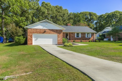 Splendid 3 bedroom, 2.5 bath brick ranch golf course home that on Minnesott Golf and Country Club in North Carolina - for sale on GolfHomes.com, golf home, golf lot