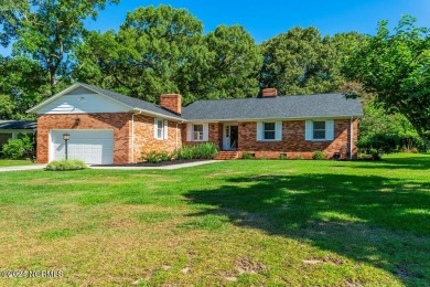 Splendid 3 bedroom, 2.5 bath brick ranch golf course home that on Minnesott Golf and Country Club in North Carolina - for sale on GolfHomes.com, golf home, golf lot