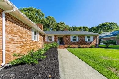 Splendid 3 bedroom, 2.5 bath brick ranch golf course home that on Minnesott Golf and Country Club in North Carolina - for sale on GolfHomes.com, golf home, golf lot