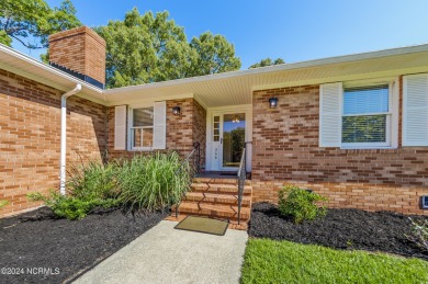 Splendid 3 bedroom, 2.5 bath brick ranch golf course home that on Minnesott Golf and Country Club in North Carolina - for sale on GolfHomes.com, golf home, golf lot