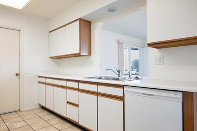 Fresh, bright, and ready for fun! This inviting 2 bedroom, 2 on Sun City Lakes West and East in Arizona - for sale on GolfHomes.com, golf home, golf lot