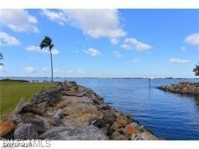 Owner is MOTIVATED to get condo sold this SEASON. GREAT PRICE!! on The Landings Yacht, Golf and Tennis Club in Florida - for sale on GolfHomes.com, golf home, golf lot