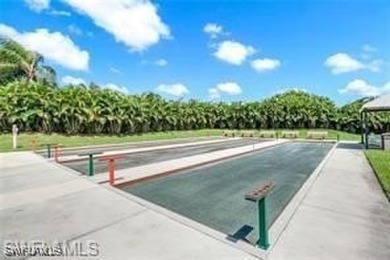 Owner is MOTIVATED to get condo sold this SEASON. GREAT PRICE!! on The Landings Yacht, Golf and Tennis Club in Florida - for sale on GolfHomes.com, golf home, golf lot
