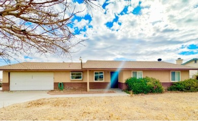 Nice home for sale! This charming property features 3 bedrooms on Hesperia Golf and Country Club in California - for sale on GolfHomes.com, golf home, golf lot