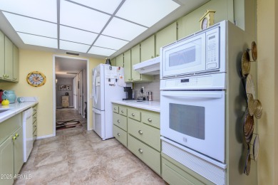 Well-maintained 2 bedroom, 2 bath Gemini Twin home in the heart on Deer Valley Golf Course in Arizona - for sale on GolfHomes.com, golf home, golf lot
