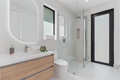 RARELY AVAILABLE COMPLETELY REMODELED CONTEMPORARY SINGLE FAMILY on Breakers Rees Jones Course in Florida - for sale on GolfHomes.com, golf home, golf lot