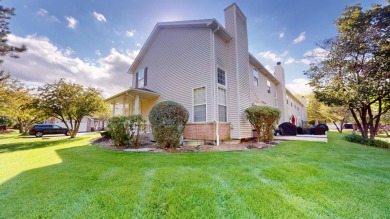 Sparkling, fresh, and ready for you to move right in, this on Broken Arrow Golf Club in Illinois - for sale on GolfHomes.com, golf home, golf lot